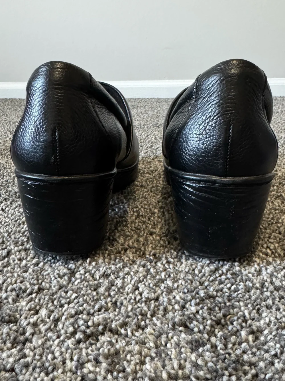 b.o.c. Women’s Nadiya Slip-On Black Leather Wedge Shoes Size 8.5